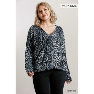 NWT Umgee Plus Size Grey Mix Animal Print Long Sleeve Wrap Front Top Size 1X L